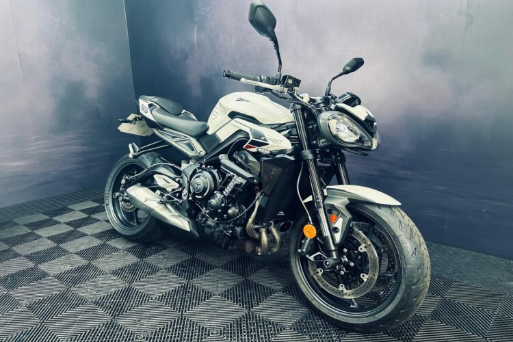 2024 TRIUMPH STREET TRIPLE 765, White - photo 4