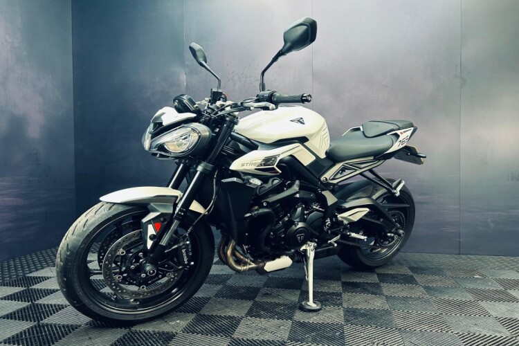 2024 TRIUMPH STREET TRIPLE 765, White - photo 5