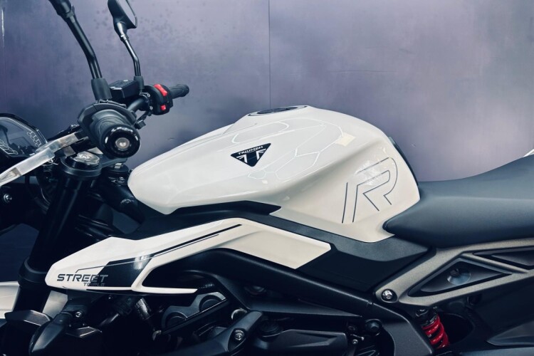 2024 TRIUMPH STREET TRIPLE 765, White - photo 6