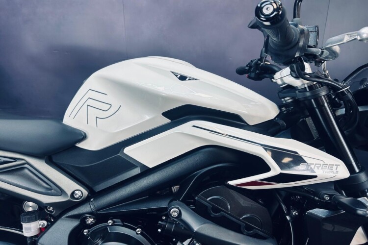 2024 TRIUMPH STREET TRIPLE 765, White - photo 9