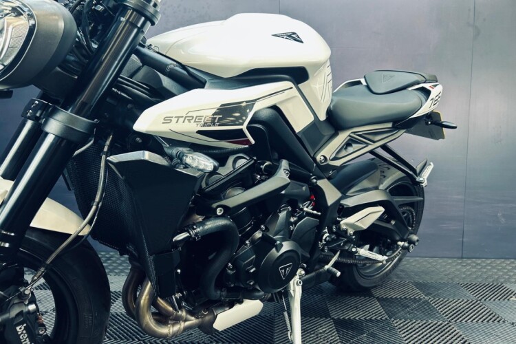 2024 TRIUMPH STREET TRIPLE 765, White - photo 11