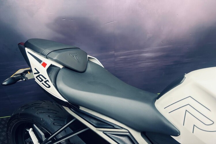 2024 TRIUMPH STREET TRIPLE 765, White - photo 13
