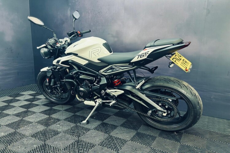 2024 TRIUMPH STREET TRIPLE 765, White - photo 14