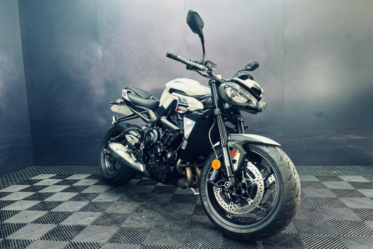 2024 TRIUMPH STREET TRIPLE 765, White - photo 19