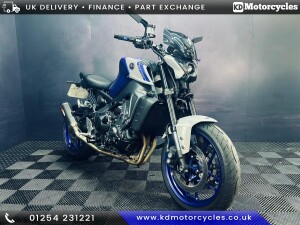 YAMAHA MT-09
