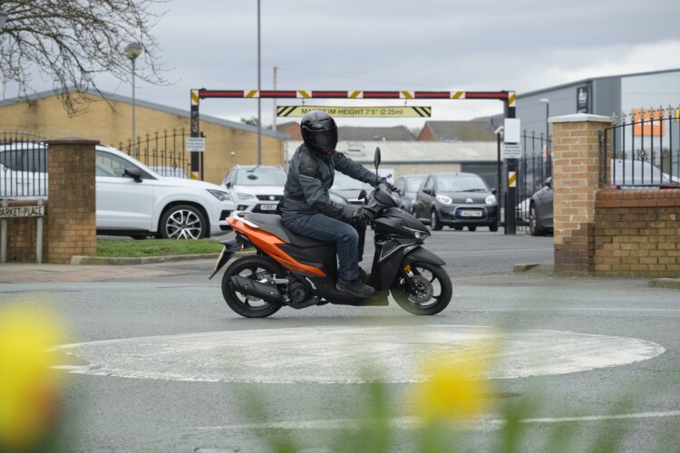 QJMOTOR LTS 125 S