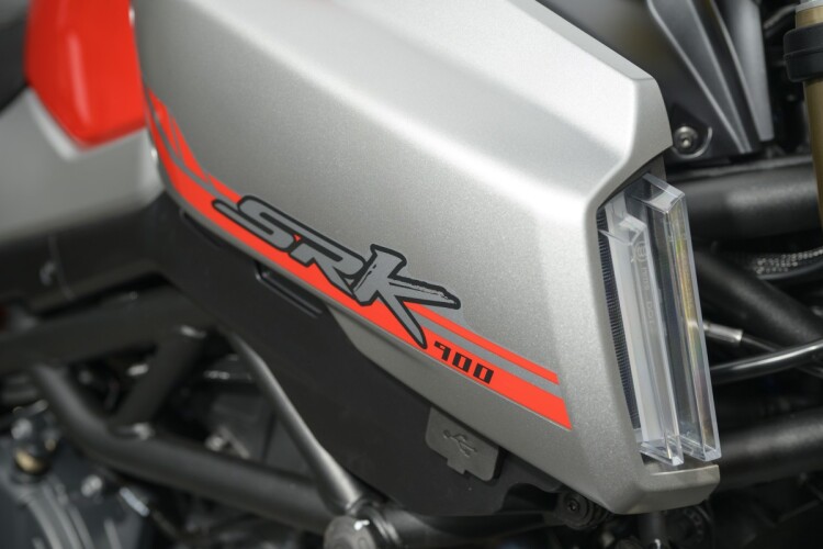 QJMOTOR SRK 900