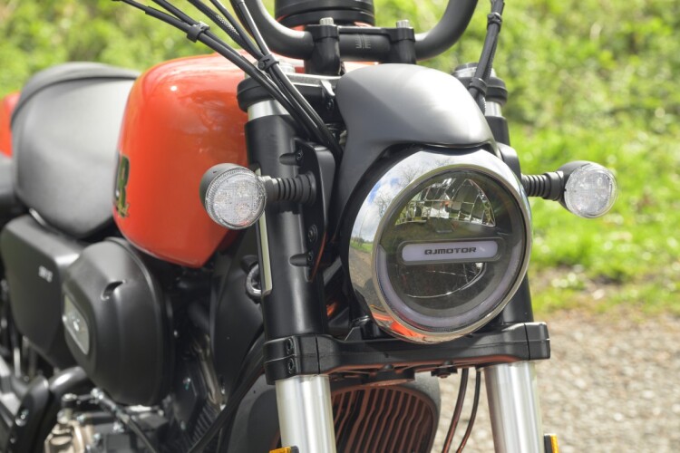 QJMOTOR SRV 125