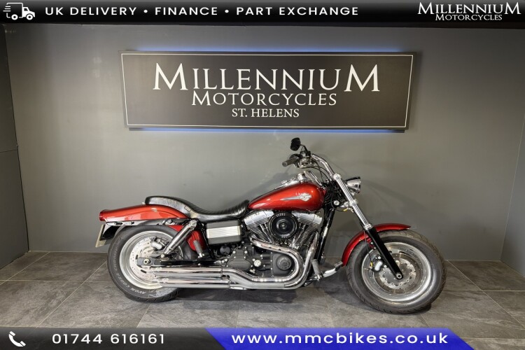 2009 HARLEY-DAVIDSON DYNA, Red