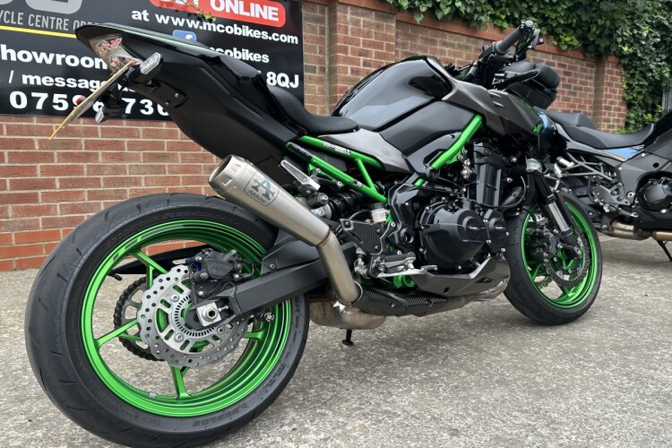 KAWASAKI Z900