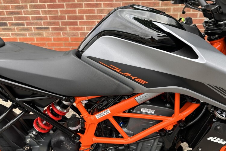 2022 KTM 390 DUKE, Silver - photo 6