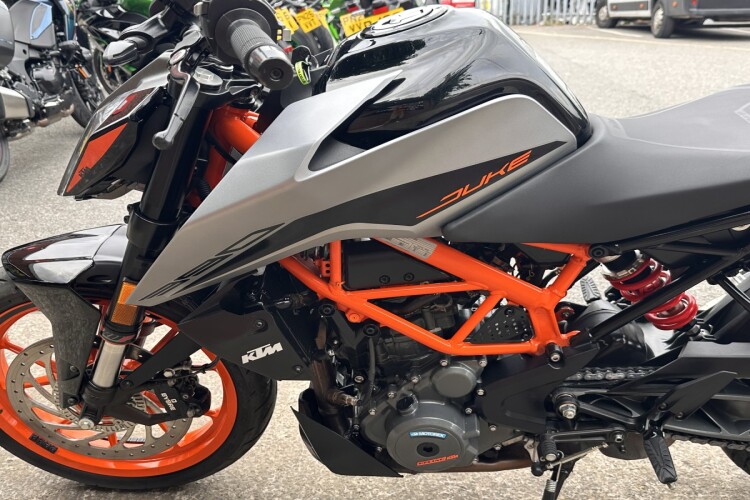 2022 KTM 390 DUKE, Silver - photo 16