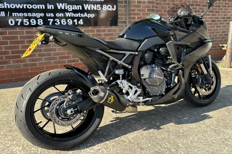 2025 SUZUKI GSX-8R, Black - photo 4