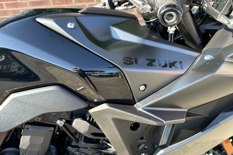 2025 SUZUKI GSX-8R, Black - photo 8