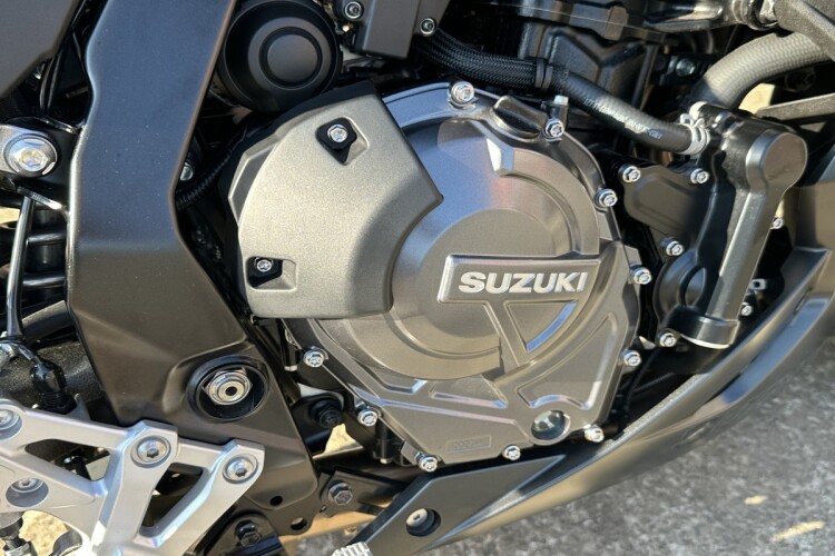 2025 SUZUKI GSX-8R, Black - photo 9