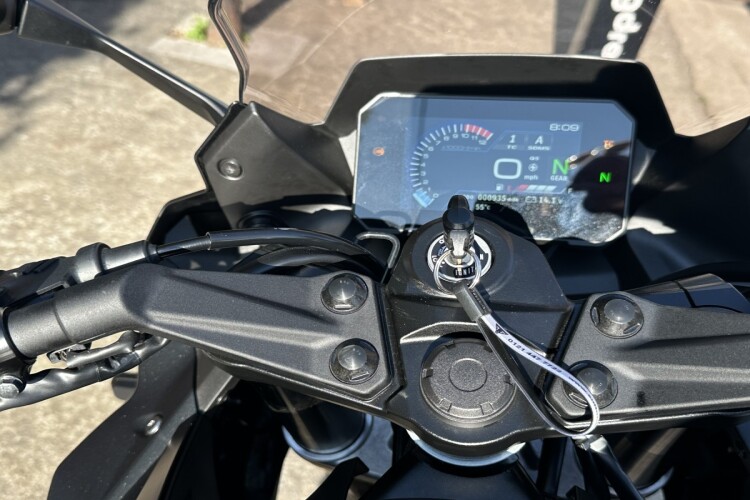 2025 SUZUKI GSX-8R, Black - photo 11