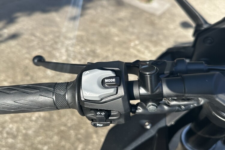 2025 SUZUKI GSX-8R, Black - photo 12