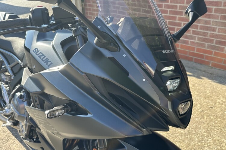 2025 SUZUKI GSX-8R, Black - photo 16