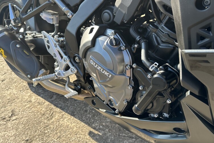 2025 SUZUKI GSX-8R, Black - photo 18