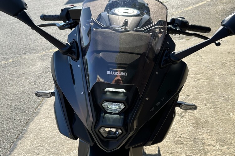 2025 SUZUKI GSX-8R, Black - photo 19