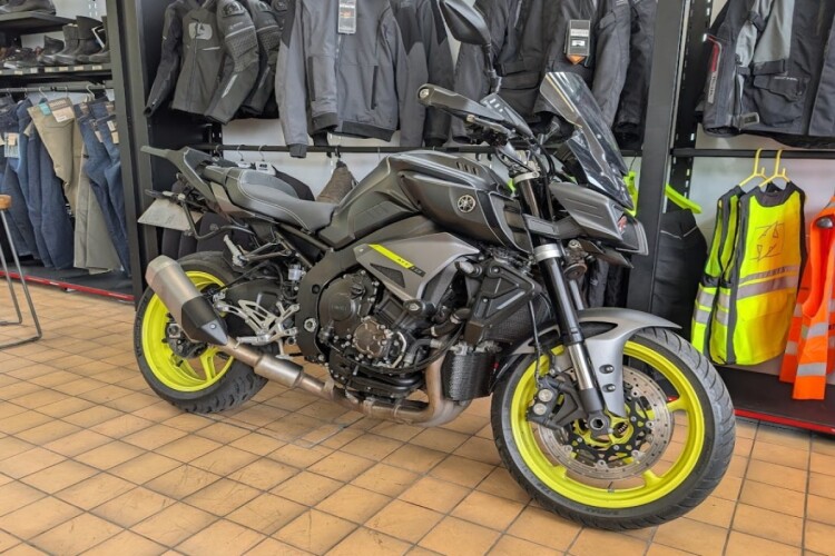 2018 YAMAHA MT10, Black - photo 2