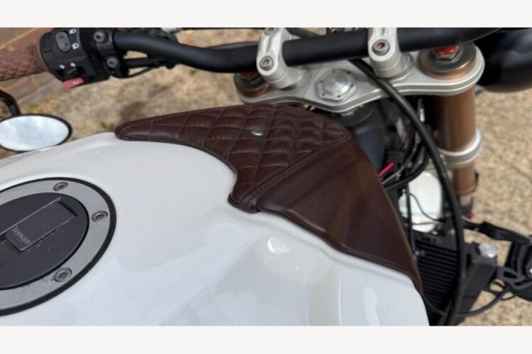2011 TRIUMPH SPEED TRIPLE 1050 ABS, White - photo 5