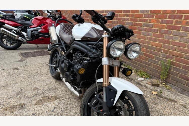 2011 TRIUMPH SPEED TRIPLE 1050 ABS, White - photo 8