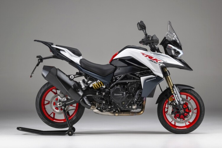 2027 BENELLI TRK 902 STRADALE, Oxide Green - photo 8