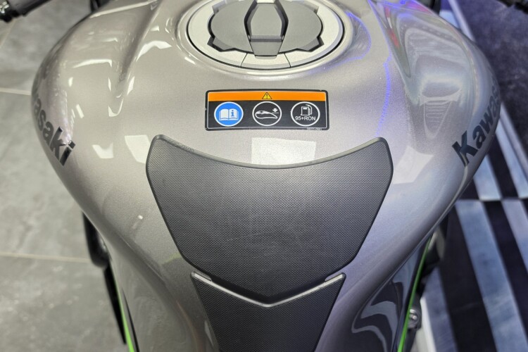 KAWASAKI NINJA ZX-10R