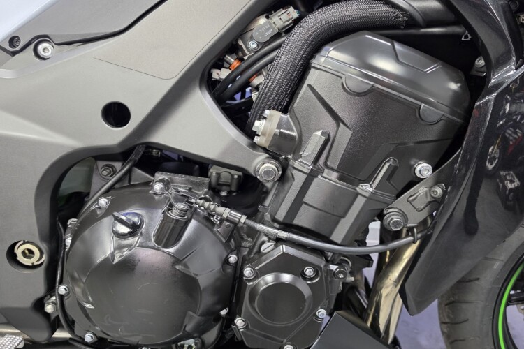 KAWASAKI Z1000