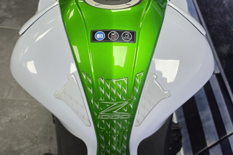 KAWASAKI Z1000