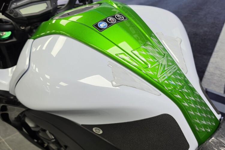 KAWASAKI Z1000