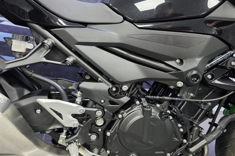 KAWASAKI Z400