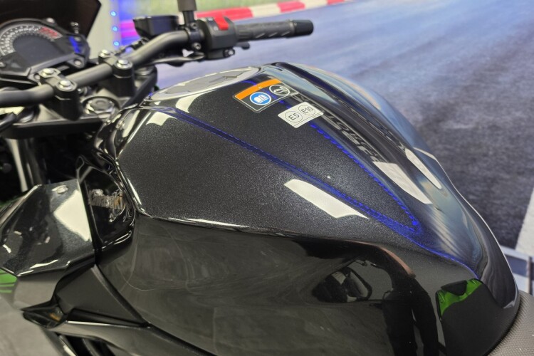 KAWASAKI Z400
