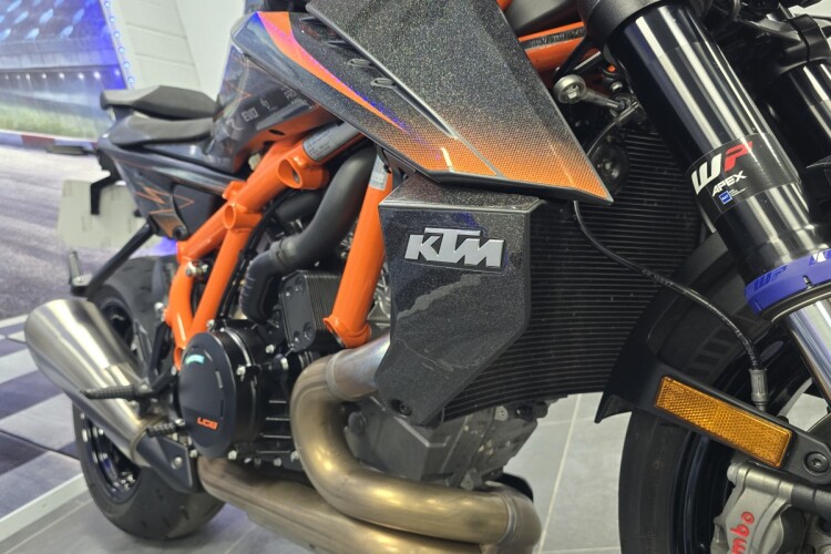 2024 KTM 1390 SUPER DUKE R, Black - photo 11