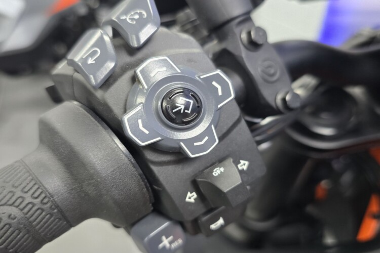 2024 KTM 1390 SUPER DUKE R, Black - photo 18