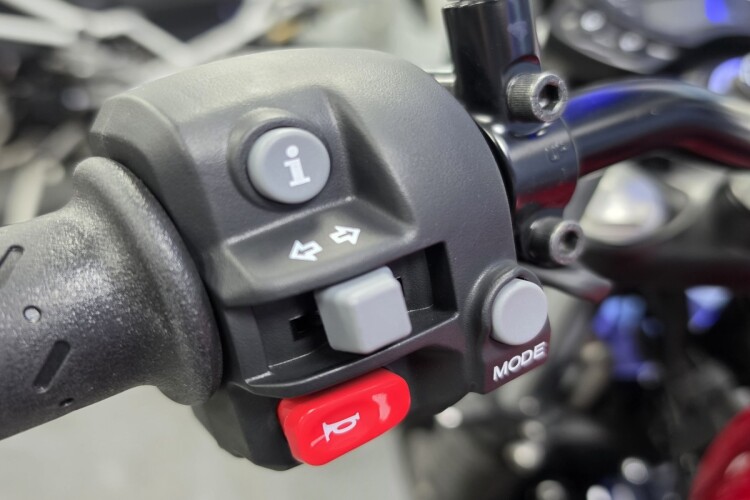 2024 TRIUMPH SPEED TWIN 900, Red - photo 16