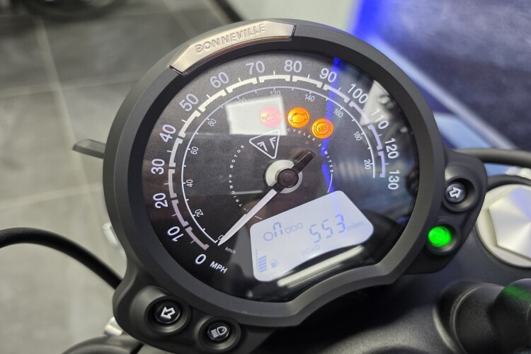 2026 TRIUMPH SPEEDMASTER 1200, Red And White - photo 18