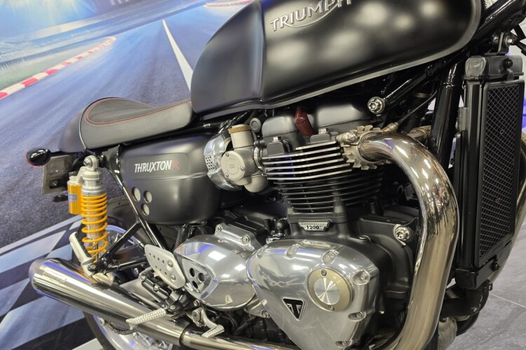 2016 TRIUMPH THRUXTON 1200, Black