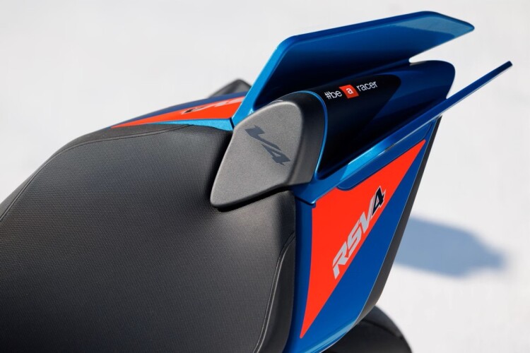 2026 APRILIA RSV4, Stingray Blue - photo 12