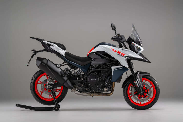 2027 BENELLI TRK 902 STRADALE, Pastel Grey - photo 2