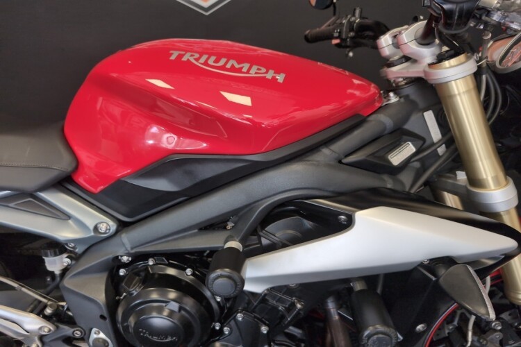 2016 TRIUMPH STREET TRIPLE 675, Red - photo 6