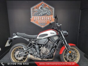 YAMAHA XSR700
