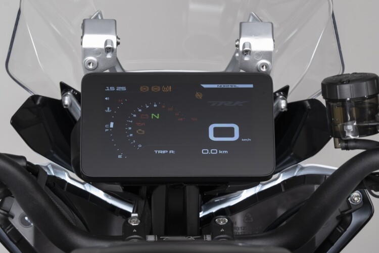 2027 BENELLI TRK 902 STRADALE, Oxide Green - photo 15