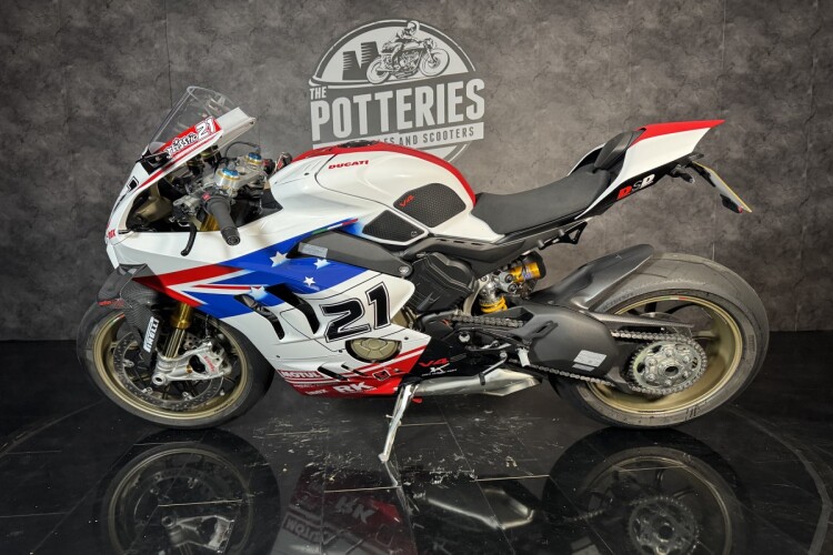 2022 DUCATI PANIGALE V4S, Red - photo 9
