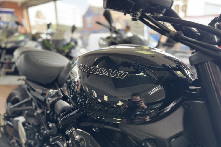 KAWASAKI Z900 RS