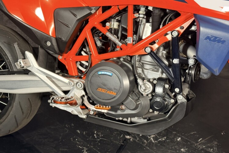 2024 KTM 690 SMC R, Orange - photo 4