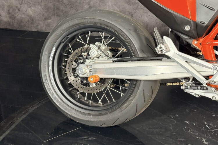 2024 KTM 690 SMC R, Orange - photo 7