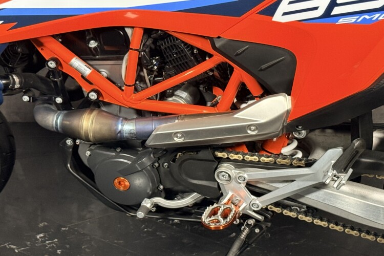 2024 KTM 690 SMC R, Orange - photo 10