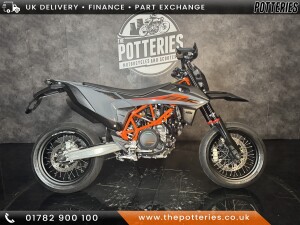 2021 KTM 690 SMC R, Orange